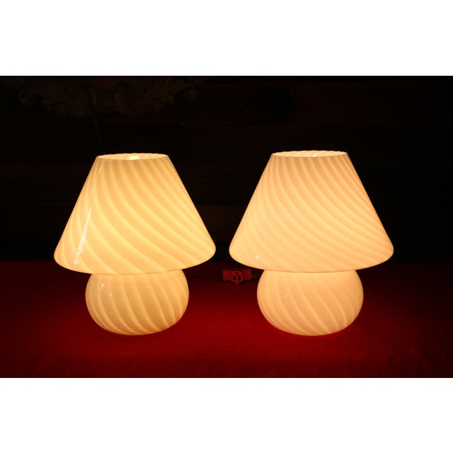 Vintage Pair of Murano Glass “Mushroom” Swirl Table Lamps – Italy, 1970s For Sale - Image 17 of 18