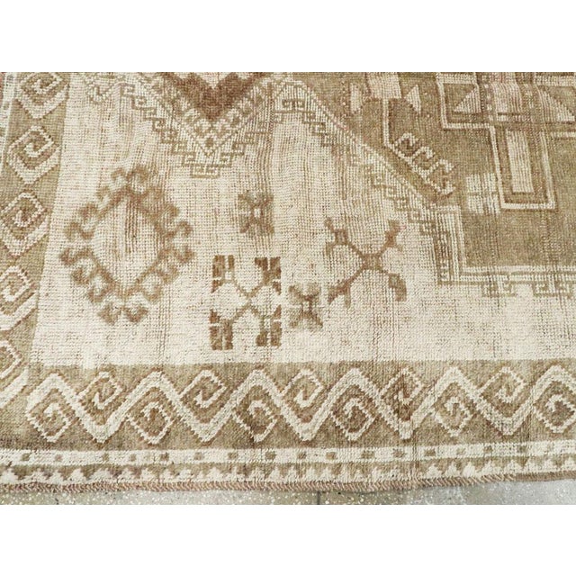 Ivory Galerie Shabab Collection Mid-20th Century Turkish Anatolian Gallery Carpet For Sale - Image 8 of 10