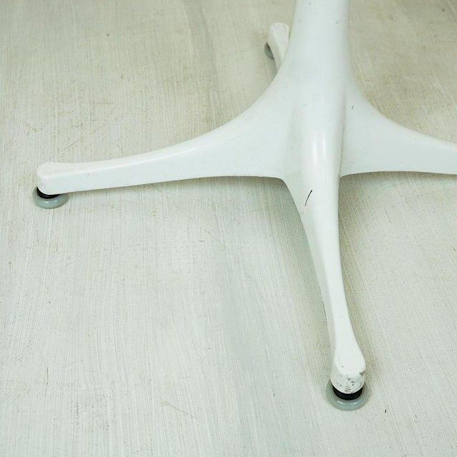 1960s White Pedestal Coffee Table by George Nelson for Herman Miller, 1960s For Sale - Image 5 of 13
