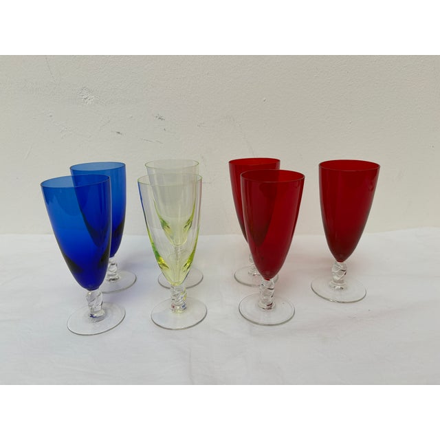 Chartreuse Mid-Century Baccarat Multi-Color Crystal Wine Glasses with Twisted Stems, France, 1960s, Set of 7 For Sale - Image 8 of 8