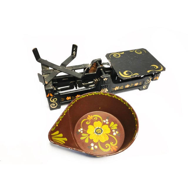 Farmhouse Antique Cast Iron Floral Tole Motif 10kg Balancing Scale For Sale - Image 3 of 5