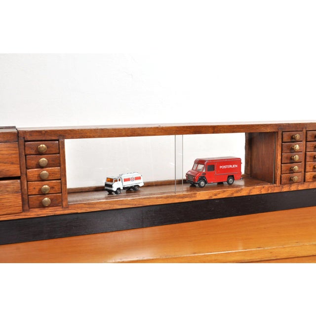 Antique Haberdashery Chest of Drawers in Oak with Display Case, 1910s For Sale - Image 13 of 17
