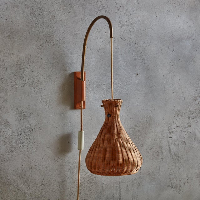 Danish Modern Rattan + Brass Pivoting Wall Light, 20th Century For Sale - Image 4 of 11