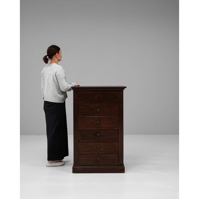 This chest of drawers makes its impression through dark mahogany, small scale, 4 drawers. The piece dates to 19th Century,...