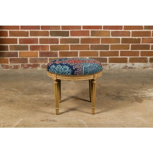 French Neoclassical Style 1920s Painted Stool with Carved Apron and Fluted Legs For Sale - Image 10 of 12