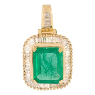 1920s Style Inspired 2.5 Carat Emerald & Channel Set Diamonds 14k Gold Pendant For Sale