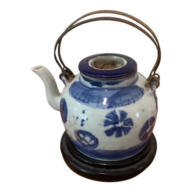 Antique Chinese Blue & White Porcelain Glazed Teapot W/Wire Bail Handles Surguch Stamp Wood Base For Sale