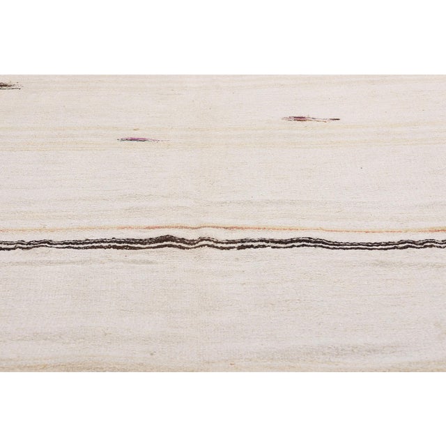 Mid 20th Century Vintage Turkish Kilim Area Rug - 05'09 X 09'11 For Sale - Image 5 of 9