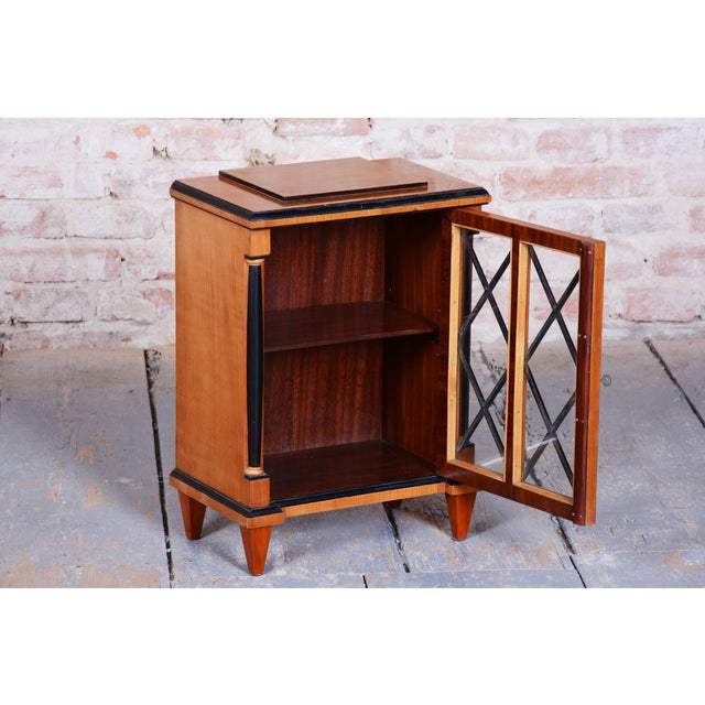 Small Biedermeier Display Cabinet in Cherry Wood, 1850s For Sale - Image 4 of 12