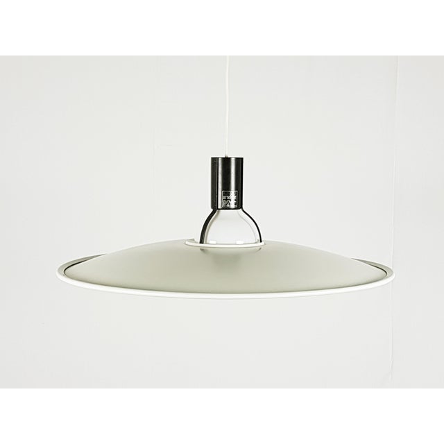Model 2133 Pendant Lamp in Black and White Lacquered Metal by Gino Sarfatti for Arteluce & Flos, 1970s For Sale - Image 11 of 13