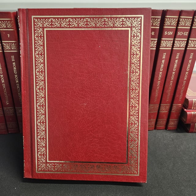 1980s Vintage Crimson & Gold Gilt World Book Encyclopedia Collection - 22-Volume Complete Set & Annuals For Sale In Orlando - Image 6 of 12