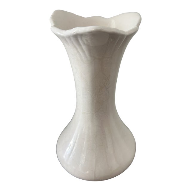 Vintage Shawnee Pottery Attributed White Vase – Ruffled Rim Opalescent Glaze Mid-Century American Art Pottery For Sale