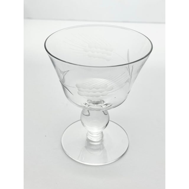 Glass 1950s Vintage Mid-Century Etched Wheat 8-Piece Cocktail Martini Liquor Pitcher Glasses Set For Sale - Image 7 of 8