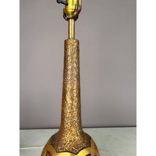 1960s Vintage Fortune Lamp Co. Gilt Genie Bottle Table Lamp For Sale - Image 5 of 8