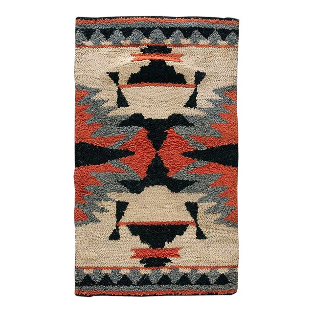 Sublime Tan Beige Color and Harmonic Desing Antique American Hooked Rug For Sale