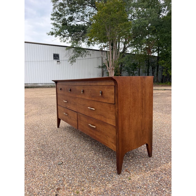 John Van Koert 1950s Drexel Profile by John Van Koert — Completely Restored Walnut Bedroom Pair For Sale - Image 4 of 7