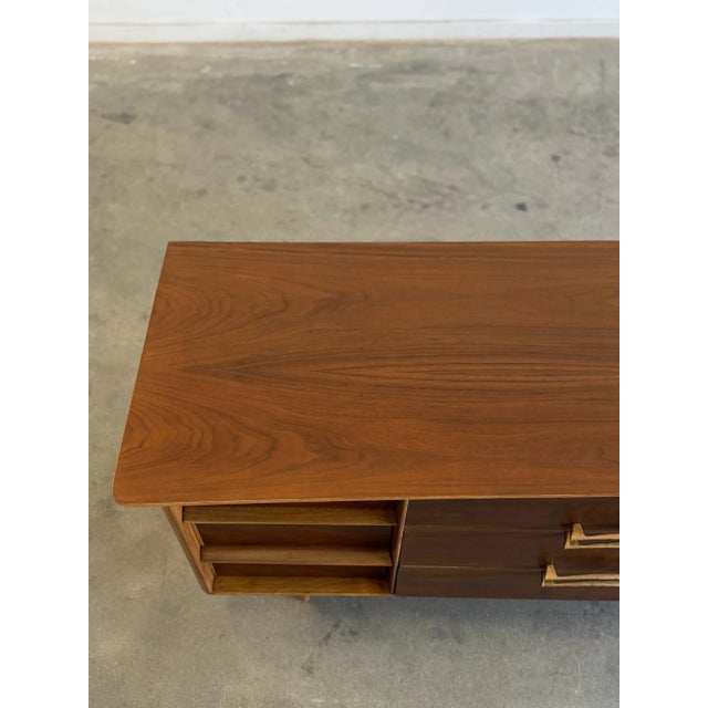 Kent Coffey Mid-Century Modern Eloquence Sculptural Walnut Dresser Buffet For Sale - Image 9 of 15