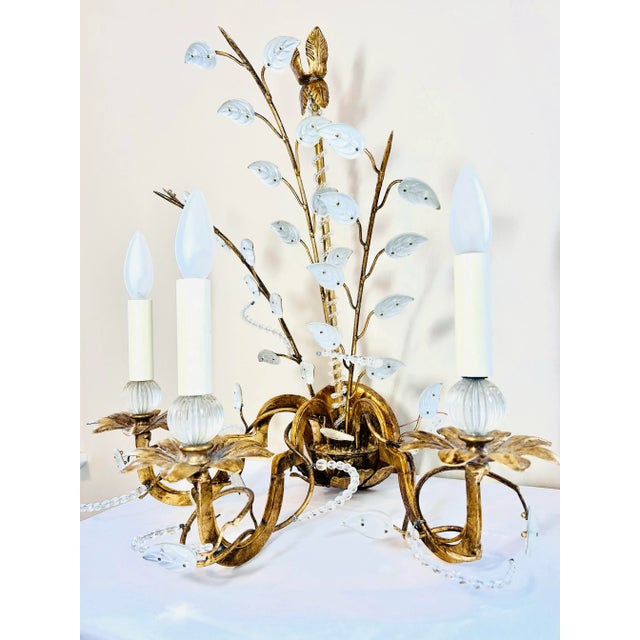 French Provincial 1940s Vaughan Belleville Chandelier and Sconces - Set of 3 For Sale - Image 3 of 8