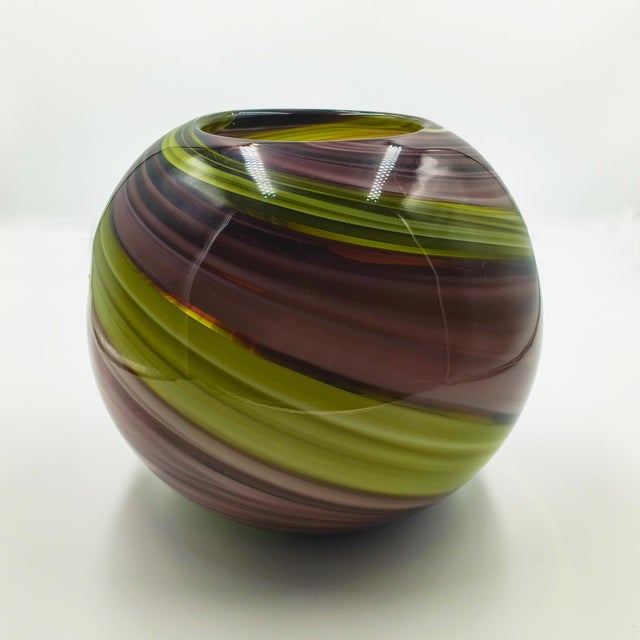 Mid-Century Modern Spherical Murano Art Glass Vase With Swirling Ribbon Accents, 1960s For Sale In Detroit - Image 6 of 8