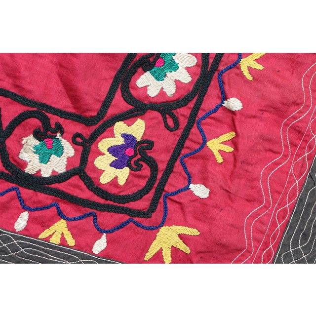 Vintage Hand-Embroidered Suzani Wall Hanging, 1920s For Sale - Image 18 of 18