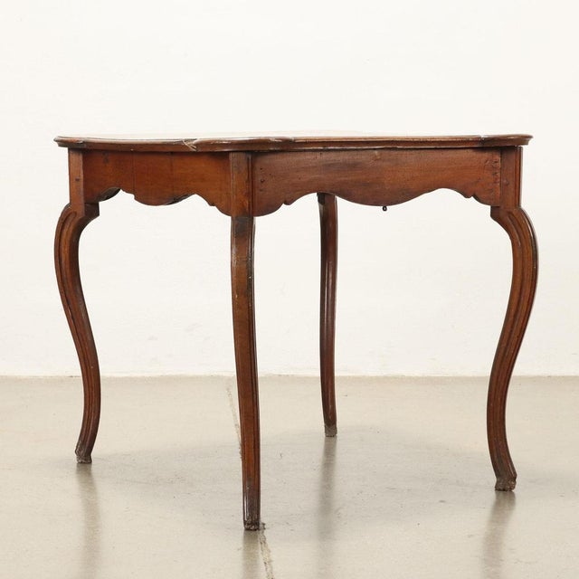 Antique Coffee Table in Walnut and Maple For Sale - Image 9 of 10