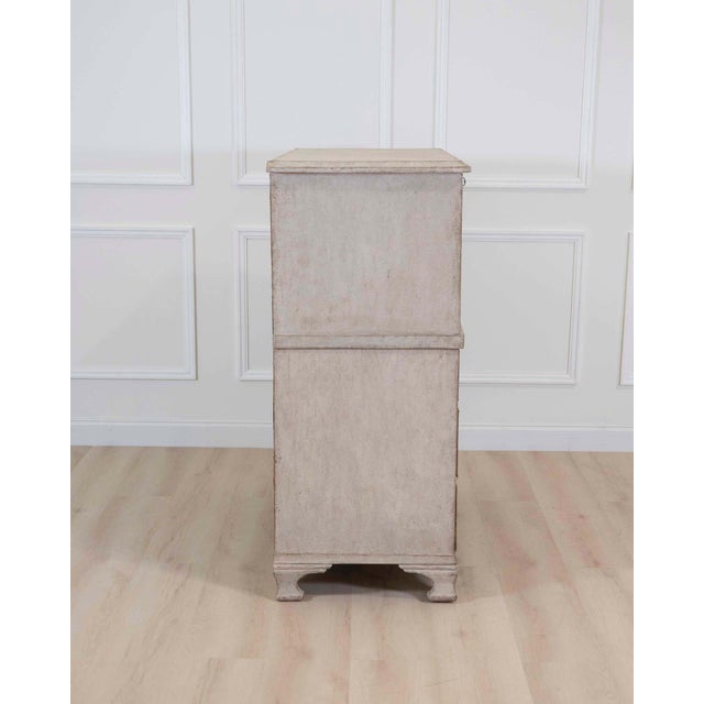 An antique Swedish bureau in antique white. For Sale - Image 9 of 10