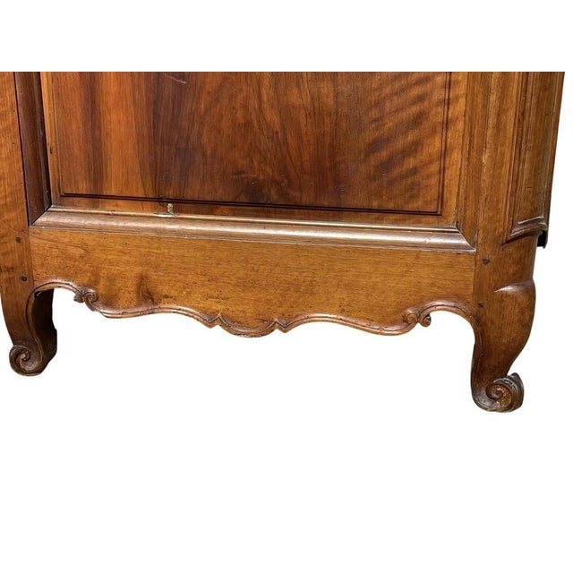 Louis XV Walnut Chest of Drawers, Lyon, 1700s For Sale - Image 11 of 13