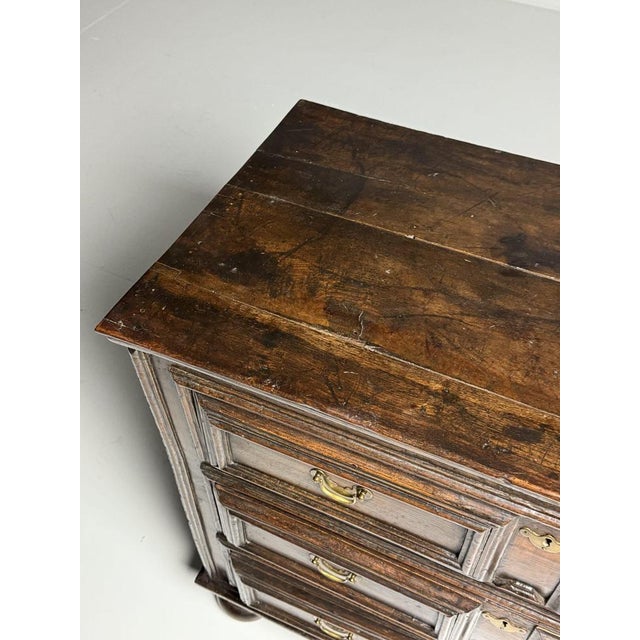 English Chest of Drawers in Oak, 1600s For Sale - Image 13 of 18
