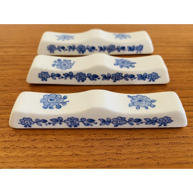 Gien Vintage French Porcelain Knife Holders from Gien, 1940s, Set of 6 For Sale - Image 4 of 18