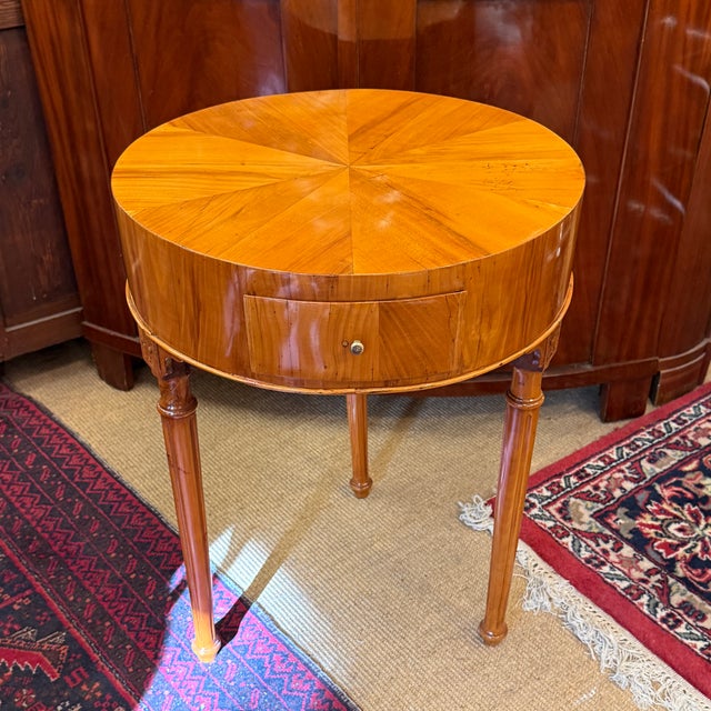 Louis XVI Side Table in Walnut, 1780s For Sale - Image 4 of 12