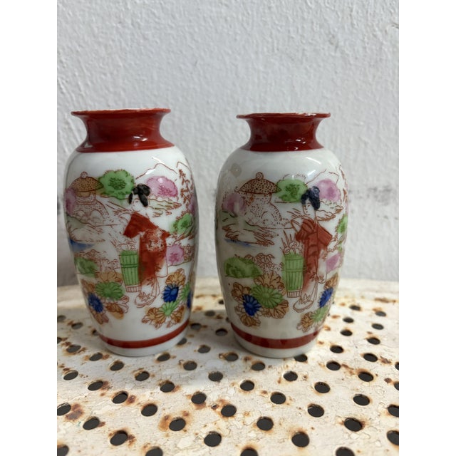 Pair of Japanese vases from the 1950s, 11.5 cm high and 6 cm in circumference.