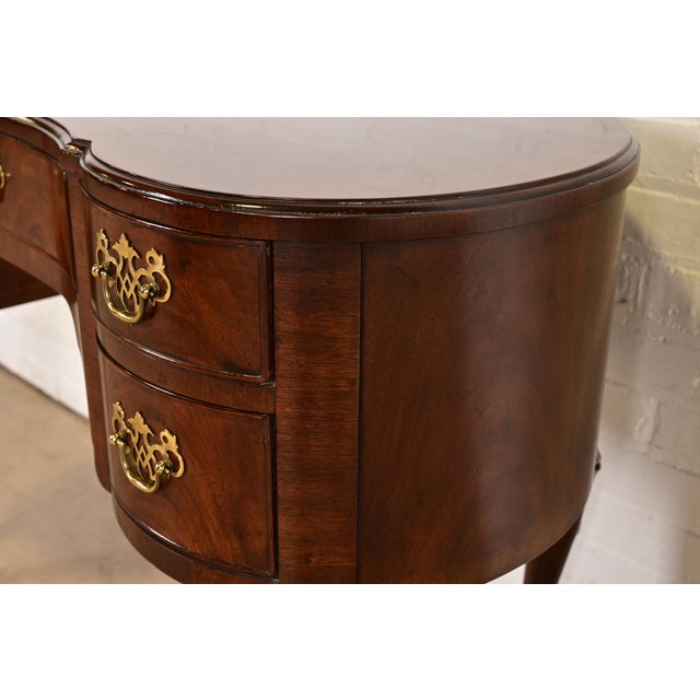 Henredon Queen Anne Mahogany Kidney Shaped Desk or Vanity For Sale - Image 11 of 17