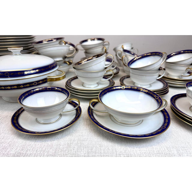 1940’s Rosenthal Winifred v Porcelain 118 Piece Dinnerware Serverware Set White, Gold, Cobalt Blue For Sale - Image 12 of 12