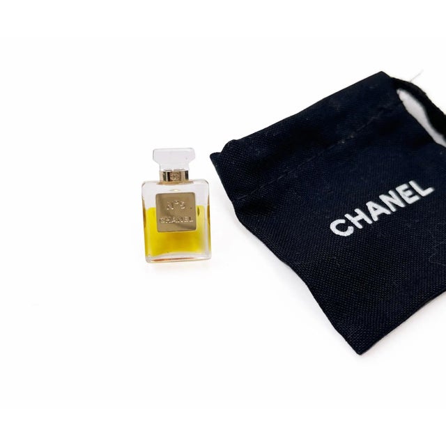 Chanel 1990s Chanel No 5 Perfume Resin Small Pin For Sale - Image 4 of 4