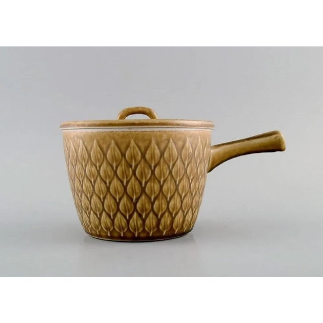 Jens H. Quistgaard (1919-2008) for Bing & Grøndahl / Nissen Kronjyden. Relief pot with handle in glazed stoneware....