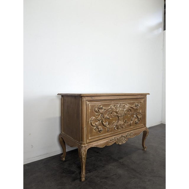 Directoire Style Chest of Drawers in Canted Pine, in Very Good conditions.