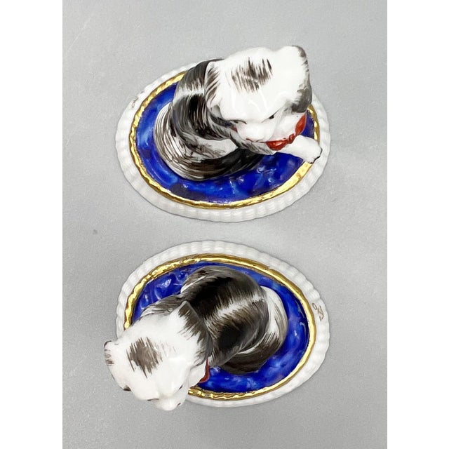 Ardalt Antique Staffordshire Style Porcelain Spaniel Dog Figurines on Cobalt Blue Cushions - A Pair | Traditional, Victorian, English Country For Sale - Image 4 of 12