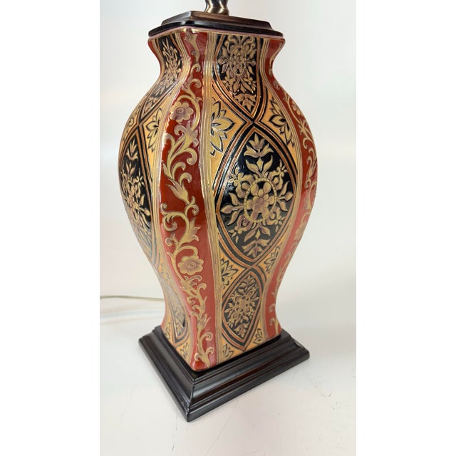 Italian Rococo Style Glazed Enamel Porcelain Gilded Vase Lamp the Bombay Co. For Sale - Image 9 of 12