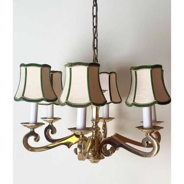 This exceptional 1970s chandelier by leclaire & schäfer masterfully balances understated elegance with luxurious presence....