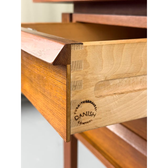 Wood Mid-Century Modern Teak Desk by Svend Åge Madsen for Sigurd Hansen, 1960s For Sale - Image 7 of 18