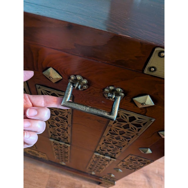 Traditional Late 20th Century Korean Pyongyang Blanket Chest For Sale - Image 3 of 12