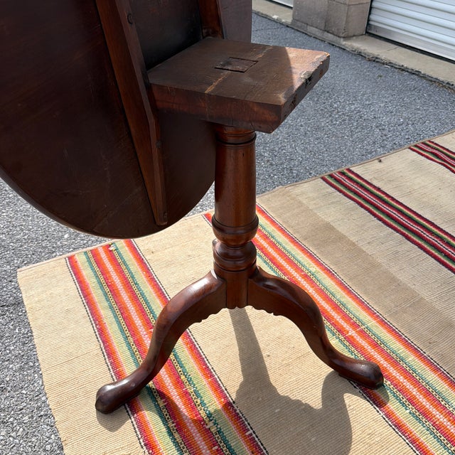 Farmhouse Antique English Mahogany Queen Anne Tilt Top Tea Table, Circa 1800–1820s For Sale - Image 3 of 12