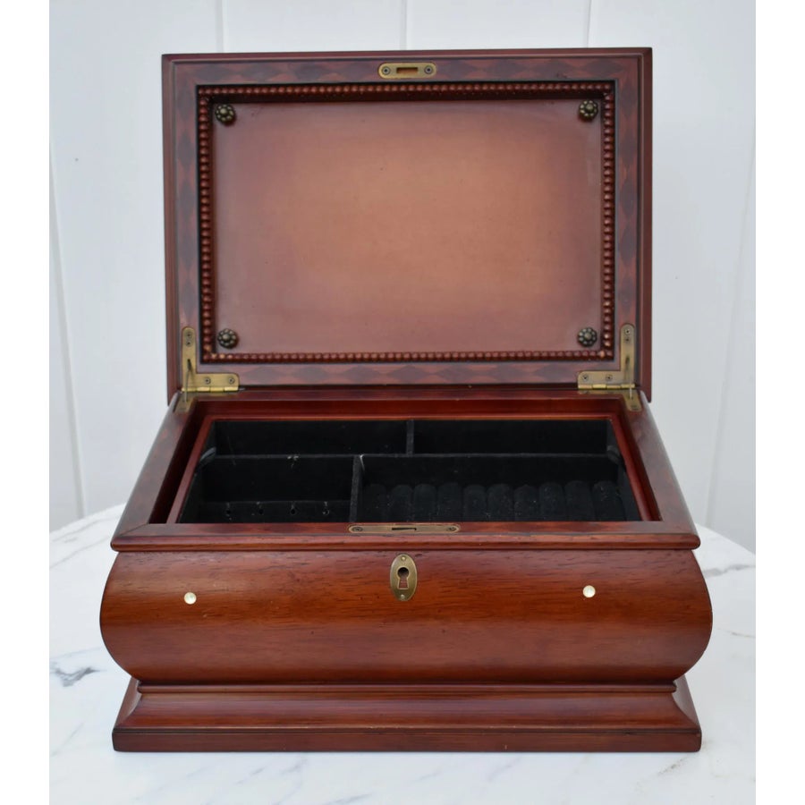 vintage-bombe-shaped-cherry-