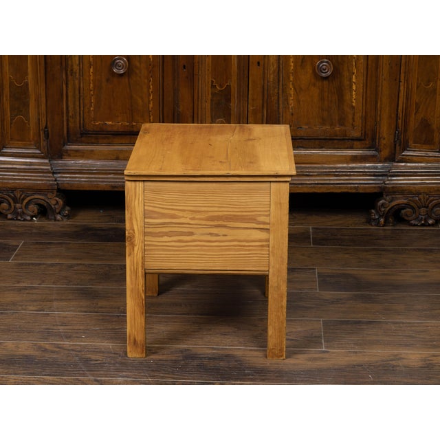 Early 20th Century Rustic English 1900s Pine Box on Straight Legs with Weathered Patina For Sale - Image 5 of 8