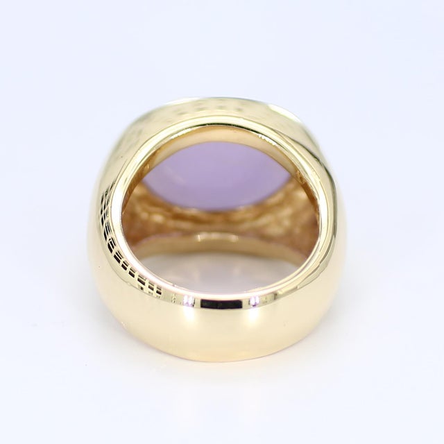 Contemporary Bezel-Set Pink Jade Cabochon Ring in 14k Yellow Gold - Size 6.75 For Sale - Image 3 of 6