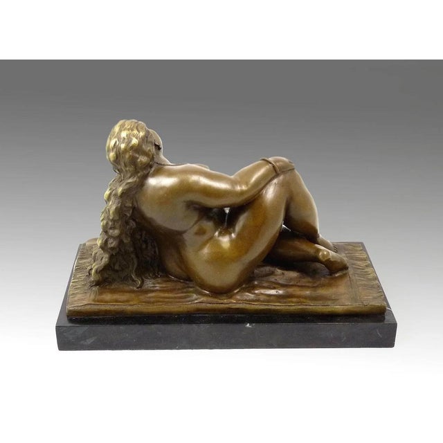 Metal Sculpture of Nude Woman at the Beach, 20th Century, Bronze For Sale - Image 7 of 10