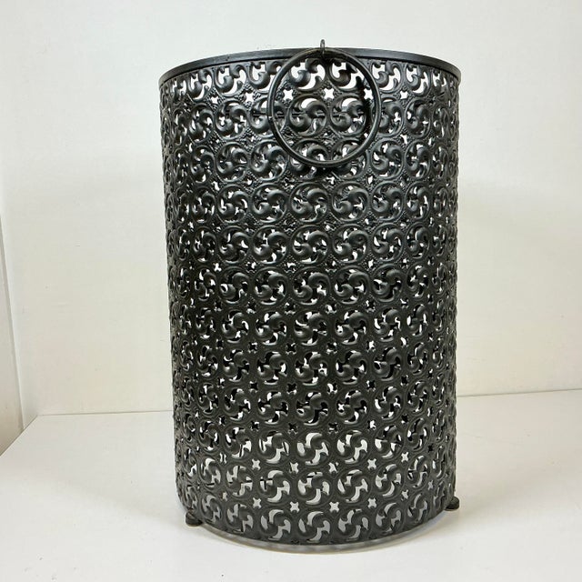 1980s Vintage Neoclassical Italian Hollywood Regency Pierced Metal Open Hamper. For Sale - Image 10 of 11