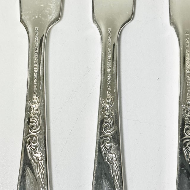 1970s Vintage Traditional Boho Chic Revelation Silverplate Butter Knife - Set of 4 For Sale - Image 9 of 9