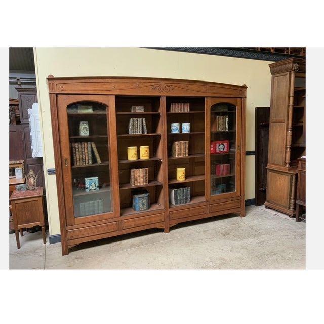 Age: circa 1910 Wood type: solid oak Condition: very good, well-maintained, refurbished original condition (minor signs of...