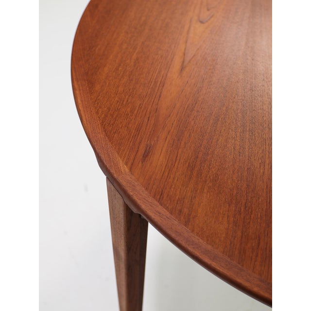 Round Extendable Dining Table in Teak by Henry Rosengren Hansen for Brande Møbelindustri, Denmark, 1960s For Sale - Image 13 of 18